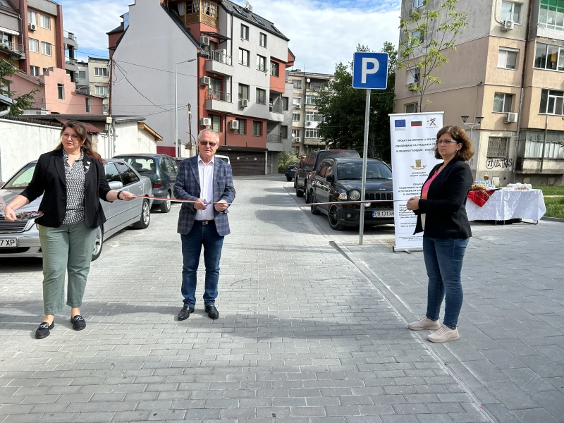 Реновираха зона в центъра на Пловдив