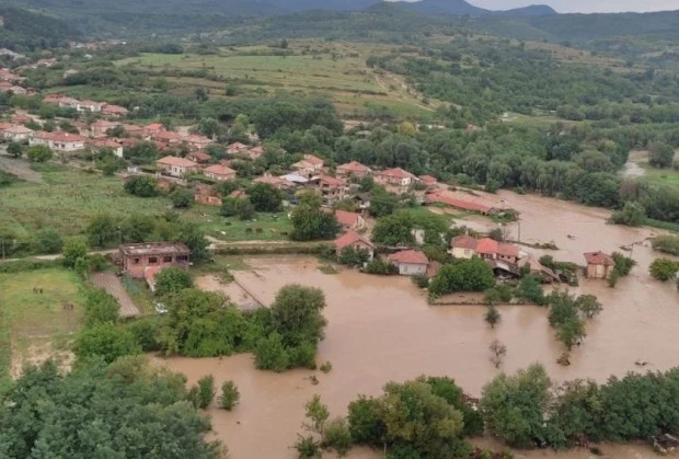 Главчев: Осигуряваме 10 млн. лв. за възстановяването на щети от бедствието в Карловско