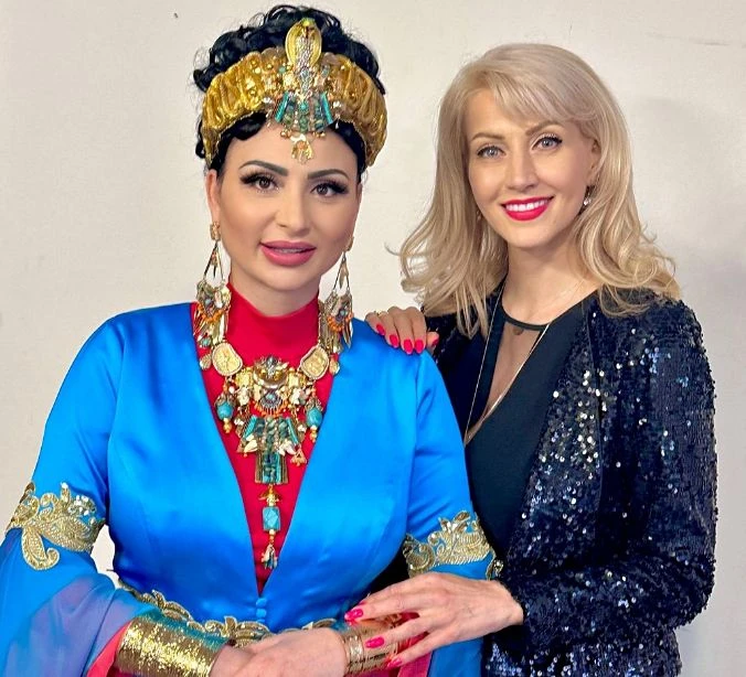 Софи Маринова изненада с шармантна визия