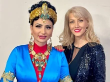 Софи Маринова изненада с шармантна визия