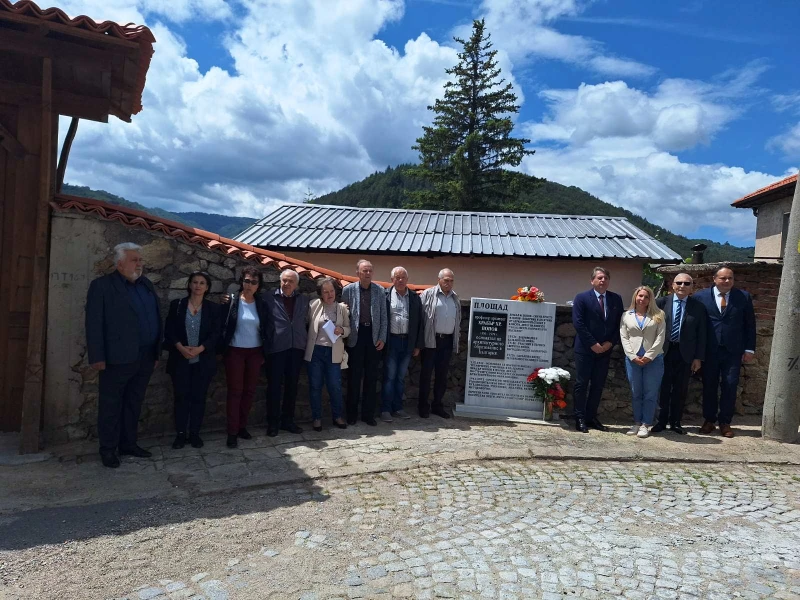 Площад с паметен знак на проф. архитект Храбър Попов бе открит в Клисура