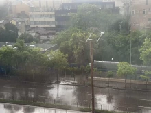 За поредна вечер: Силен порой и гръмотевична буря удариха центъра на София