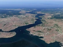 176-метров кораб заседна край Бешикташ, Турция спря морския трафик без Босфора
