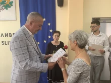 Областният управител на Сливен Чавдар Божурски връчи грамоти на приемни майки