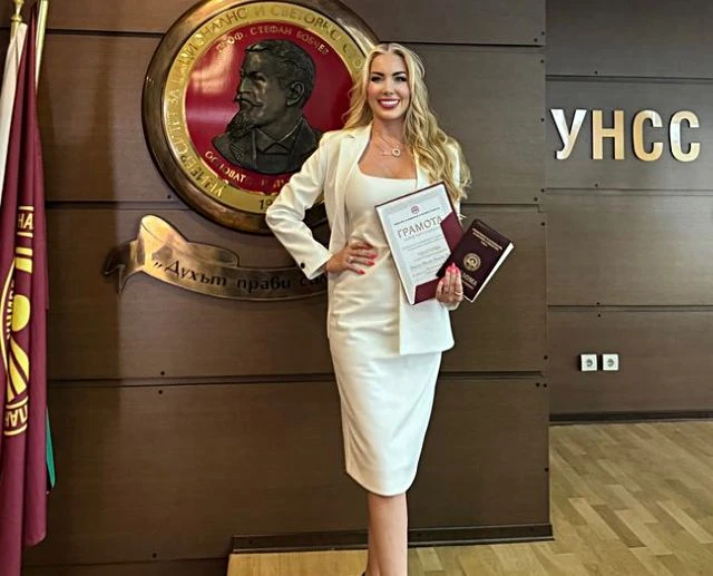Антония Батинкова се дипломира за трети път