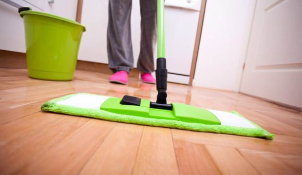 Бизнесмени глезят съпругите си с ползването на услугите на чистачки За