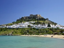 Туроператори: Туристи отменят резервации в последния момент заради високите цени на фериботите в Гърция