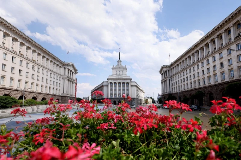 Извънредно заседание на парламента утре