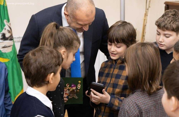 Президентът Румен Радев поздрави децата по повод 1 юни предава