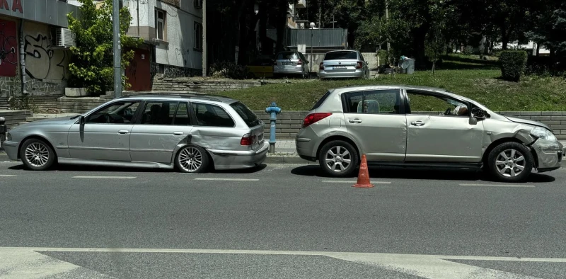 Две коли се удариха в Пловдив