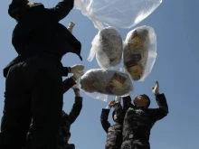 КНДР отново "бомбандира" Южна Корея с балони с боклук 