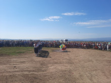 Стотици се стекоха на розобера в казанлъшкото село Ясеново