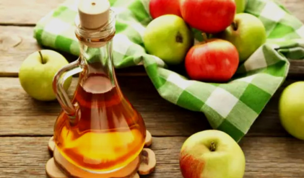 Пийте ябълков оцет с топла вода и мед сутрин на