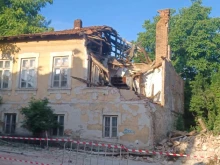 "Фокус" с първи снимки от срутилата се къща в Кюстендил