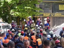 Срути се жилищна сграда в Истанбул, има затрупани хора