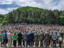 Хиляди Ботеви поклонници се стекоха на връх Околчица