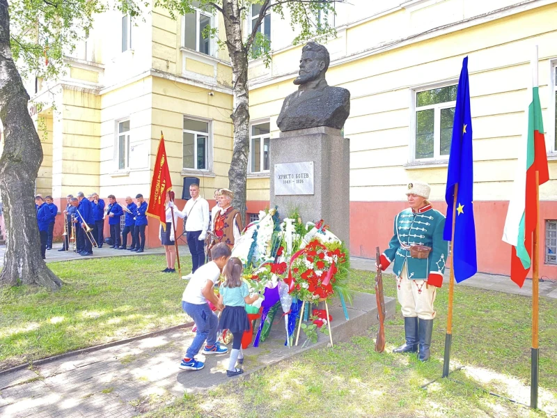 Перник се поклони пред подвига на Христо Ботев