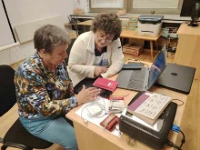 Курс за дигитални умения за хора 55+ проведе регионалната библиотека в Смолян