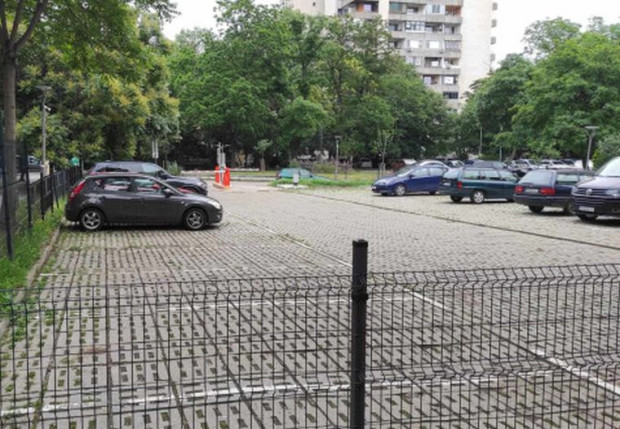 TD Премахнаха бариерите на нелегалния паркинг създаден на общинска територия на ул Капитан