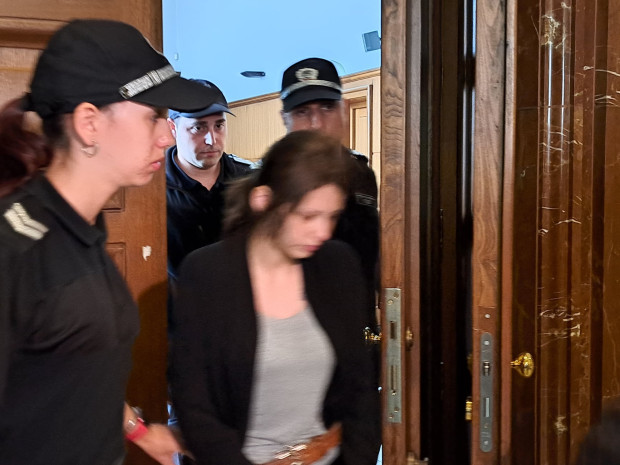 Съдът пусна под домашен арест Ивет, убила баба си Виолета Донева