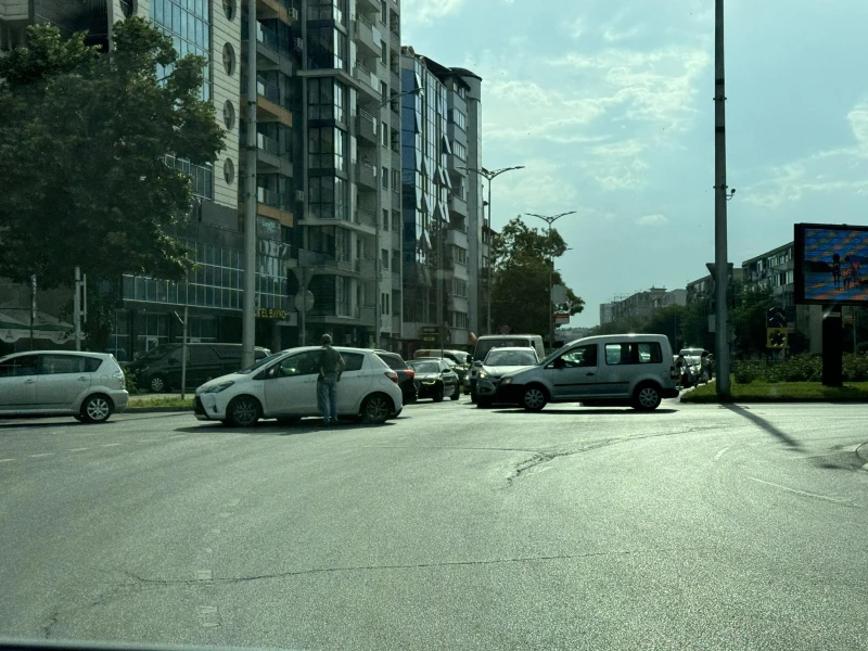 В Пловдив така и не се научихме как се минава през кръгово кръстовище