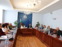Министър Кондева се среща с националния синдикат "Защита"