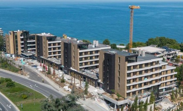 Привършва строителството на първи етап от комплекса Азур Панорама За