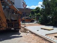 В столичния район "Изгрев" започна работата по изграждането на тротоарите на ул."Райко Алексиев"