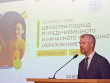Кметът Коцев: Обновлението на обществото започва от децата