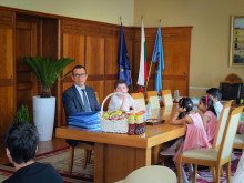 Деца "стъпиха в обувките на кмета Терзиев" в знак на равен шанс и възможности