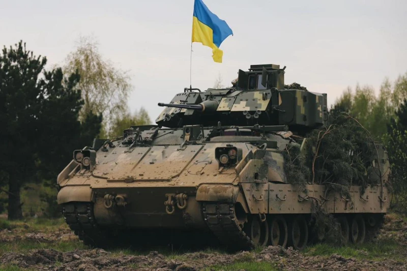 Forbes: Украинските Bradley громят тежко руските БМП, САЩ може да изпратят още хиляди такива машини на Киев