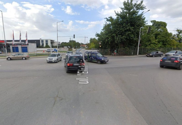 TD Реализацията на кръговото между ул Елин Пелин и бул Пещерско шосе става