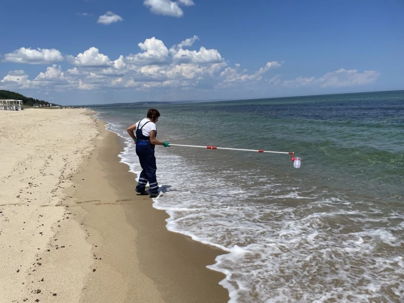 Морската вода е чиста, трима министри я инспектираха