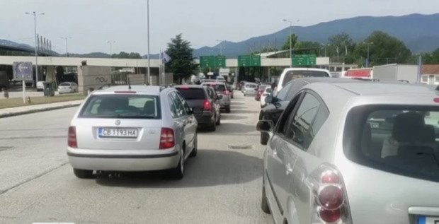 Интензивен трафик на четири градични пункта с Румъния сочи сводката