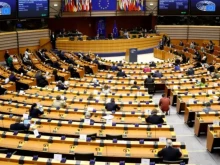 Колко са допълнителните "финансови инжекции" към заплатата на един евродепутат