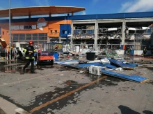 Най-малко 13 души са пострадали след експлозия в търговски център в Румъния