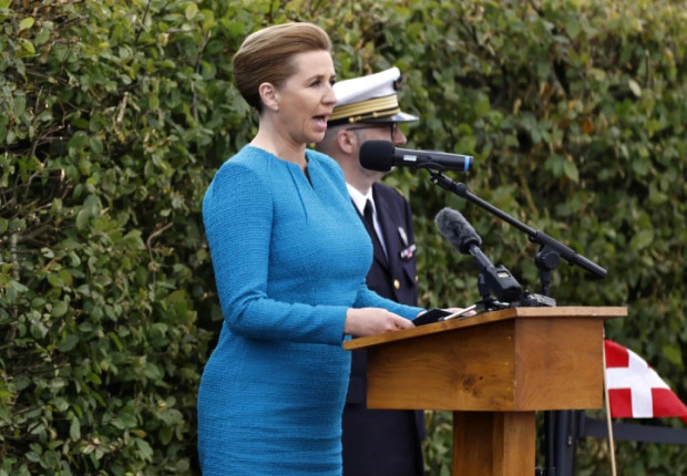 Министър председателят на Дания Мете Фредериксен е получила лека травма от