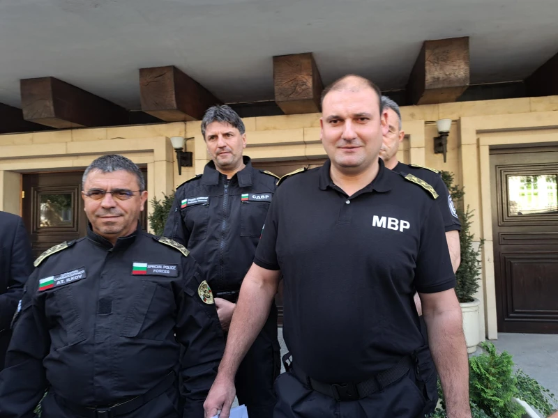 Главсекът на МВР: 16 000 полицаи пазят реда, шест са сигналите за изборни нарушения