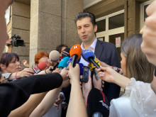 Кирил Петков даде своя глас