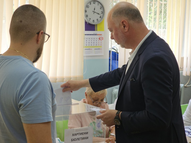 </TD
>Днес гласувах в Благоевград, в 22-та секция. Гласувах за България!