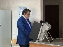 Този път без проблеми: Асен Василев даде своя глас в Хасково