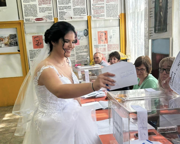 Булка гласува въпреки сватбения ден Галя Найденова не пропусна да