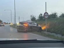Автомобил е катастрофирал на кръгово в столицата
