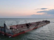 Дронове са атакували руски влекач и баржа в Азовско море