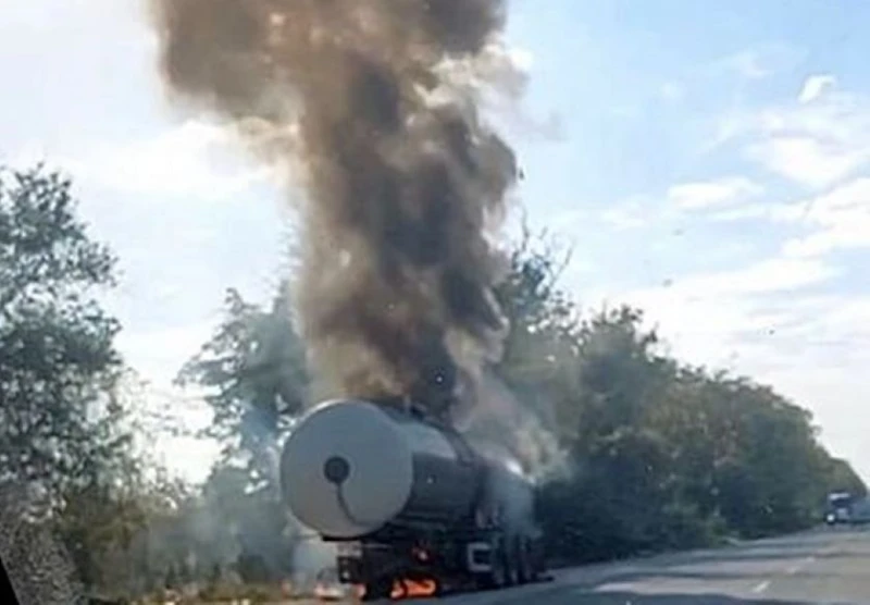 Цистерна се обърна и самозапали в Монтанско