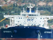 Bloomberg: Руски петролен танкер прави тайна смяна на товара близо до Сингапур, за да избегне санкциите на САЩ
