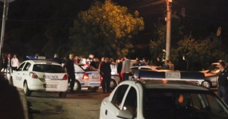 Батални сцени край Пловдив, мъж нападна полицаи с моторна резачка