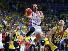 Драма върна Анадолу Ефес в битката за титлата на Турция при баскетболистите