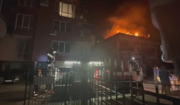 Пожар избухна тази нощ в столичния квартал Манастирски ливади запад