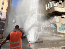 Гейзер с вряла вода изригна в центъра на столицата